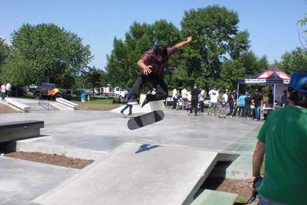 4-DannyTreFlip-600