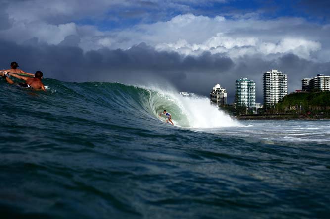 Kanoa pre leg break at Kirra