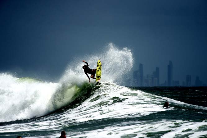 Not often you see a photo of snapper with Surfers Paradise in the back ground. Ando throwing one up again.